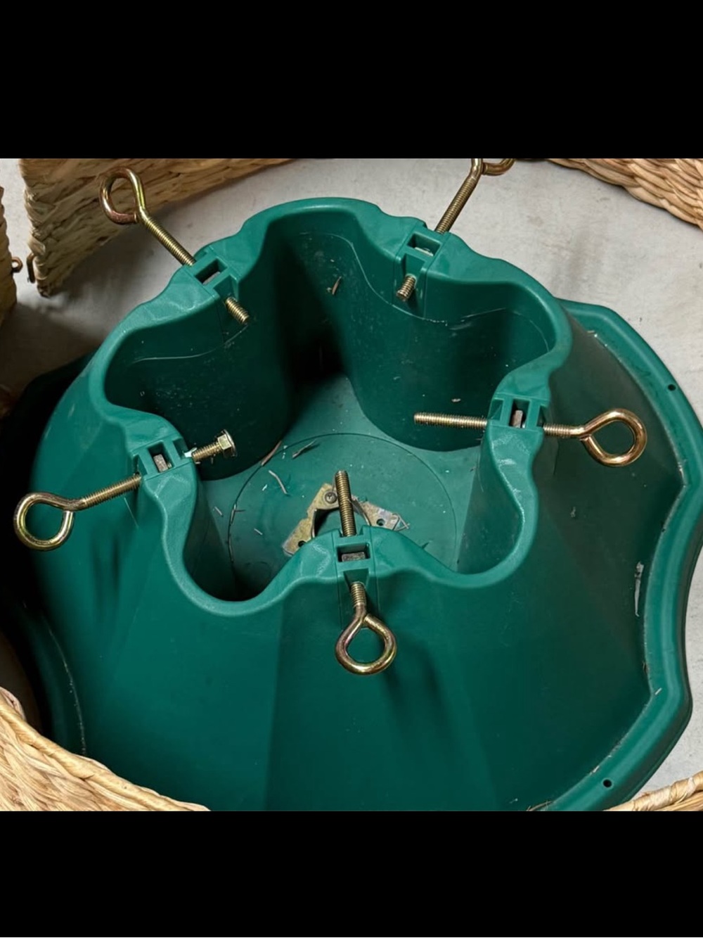 Heavy Duty Christmas Tree stand With Hardware